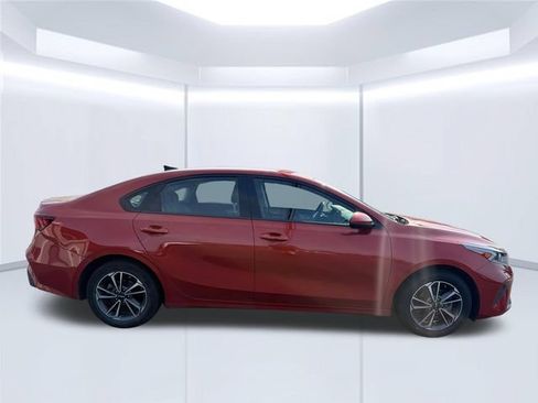 Used 2024 Kia Forte LXS FWD image 8