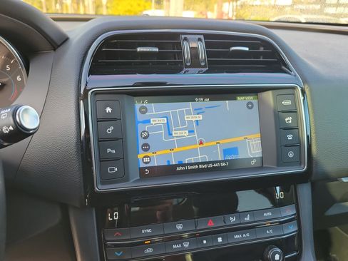 Used 2018 Jaguar F-PACE Prestige image 16