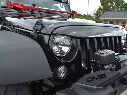 Used 2017 Jeep Wrangler Sport w/ Quick Order Package 23S AWD/4WD image 38
