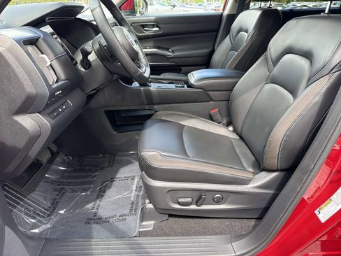 Used 2023 Nissan Pathfinder SL AWD/4WD image 29
