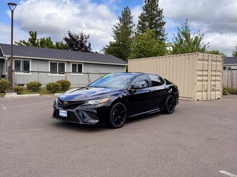 Used 2019 Toyota Camry SE w/ Convenience Package FWD image 1