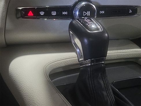 Used 2021 Volvo XC90 T5 Momentum w/ Climate Package image 26