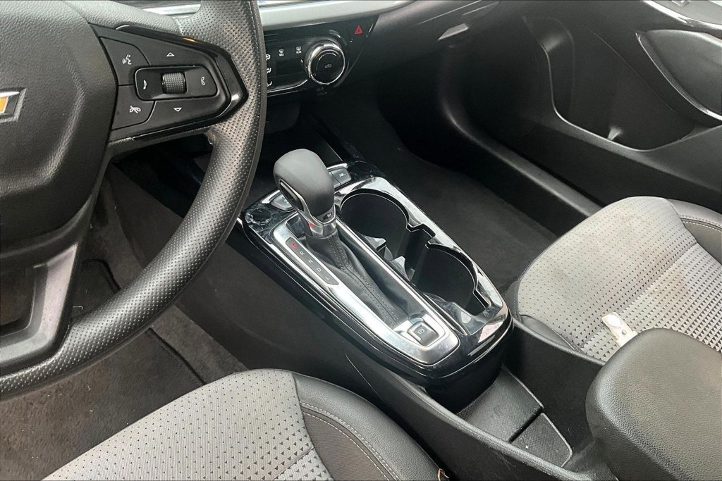Used 2025 Chevrolet Trax LT FWD image 16