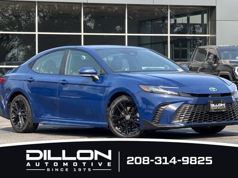 Used 2025 Toyota Camry SE FWD image 2