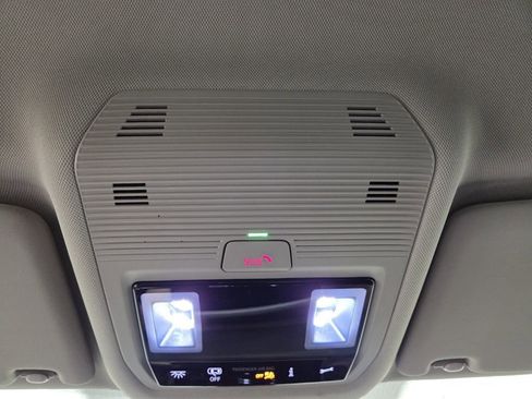 Used 2025 Volkswagen Atlas SE image 20