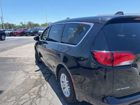 Used 2024 Chrysler Voyager LX FWD image 3