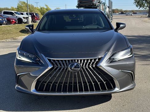 Used 2023 Lexus ES 300h Ultra Luxury image 11