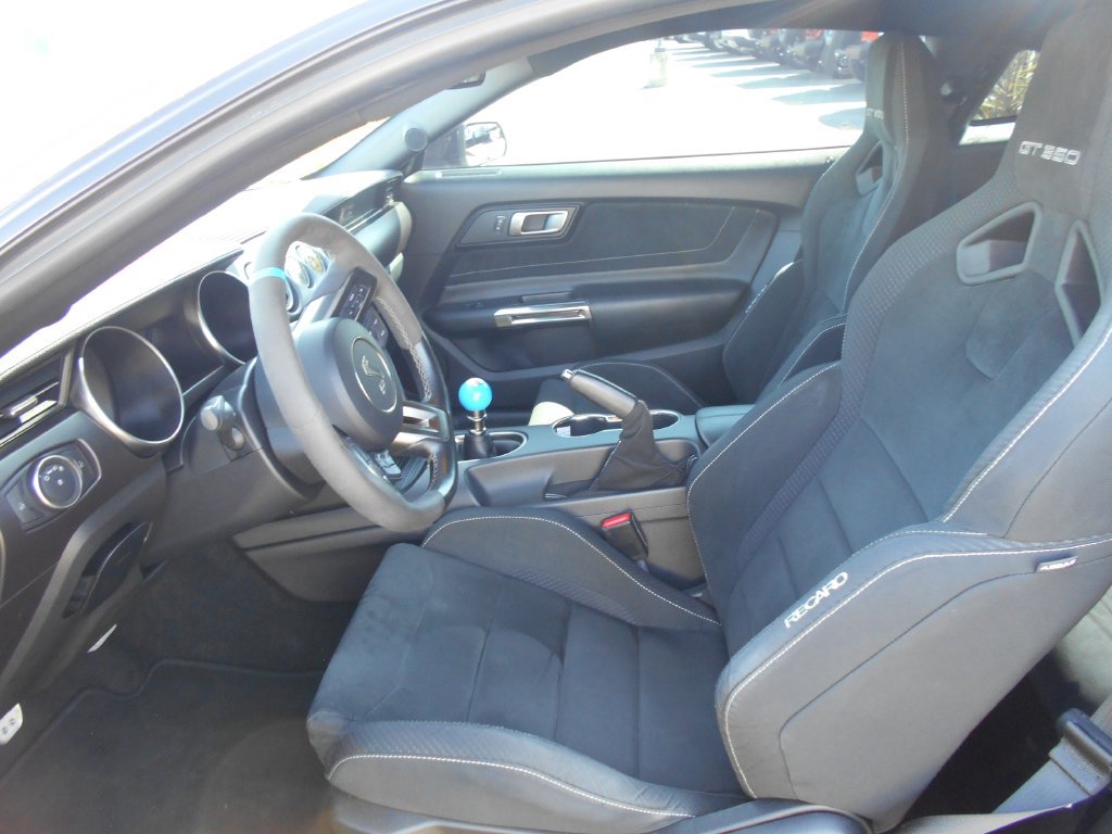 Used 2016 Ford Mustang Shelby GT350 w/ Track Package RWD image 7