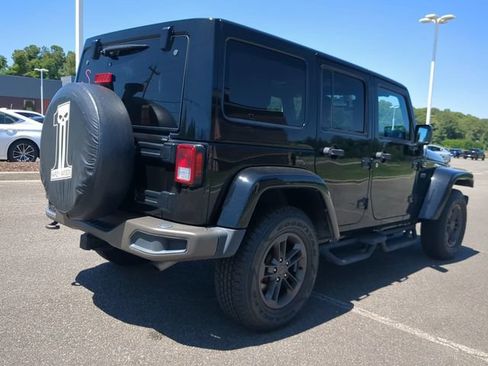 Used 2017 Jeep Wrangler Unlimited Sahara AWD/4WD image 4