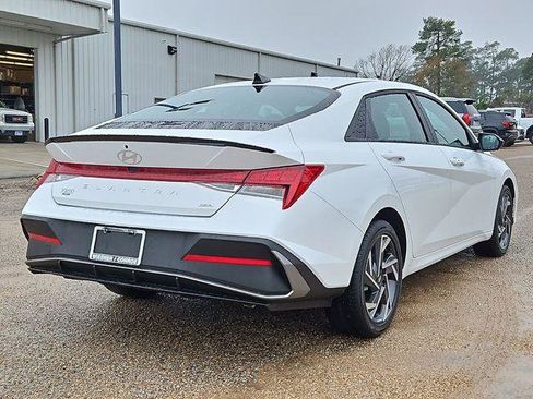 New 2025 Hyundai Elantra SEL image 5