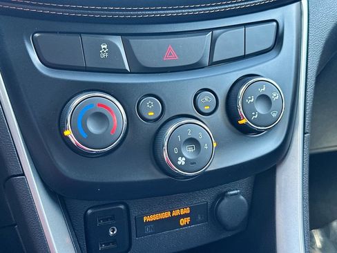 Used 2018 Chevrolet Trax LT w/ LT Convenience Package FWD image 15