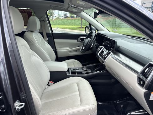 Used 2024 Kia Sorento EX w/ Panoramic Sunroof Package FWD image 25
