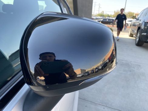 Used 2022 Volvo S60 B5 Momentum w/ Premium Package image 10