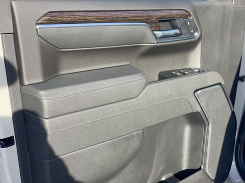 New 2026 GMC Sierra 1500 SLE w/ Preferred Package image 15