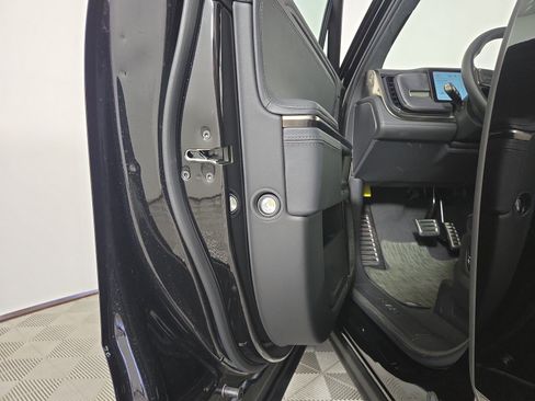 Used 2024 Rivian R1S Adventure AWD/4WD image 32