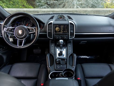 Used 2016 Porsche Cayenne image 41