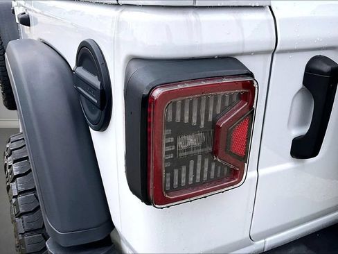 Used 2023 Jeep Wrangler Unlimited Rubicon AWD/4WD image 24