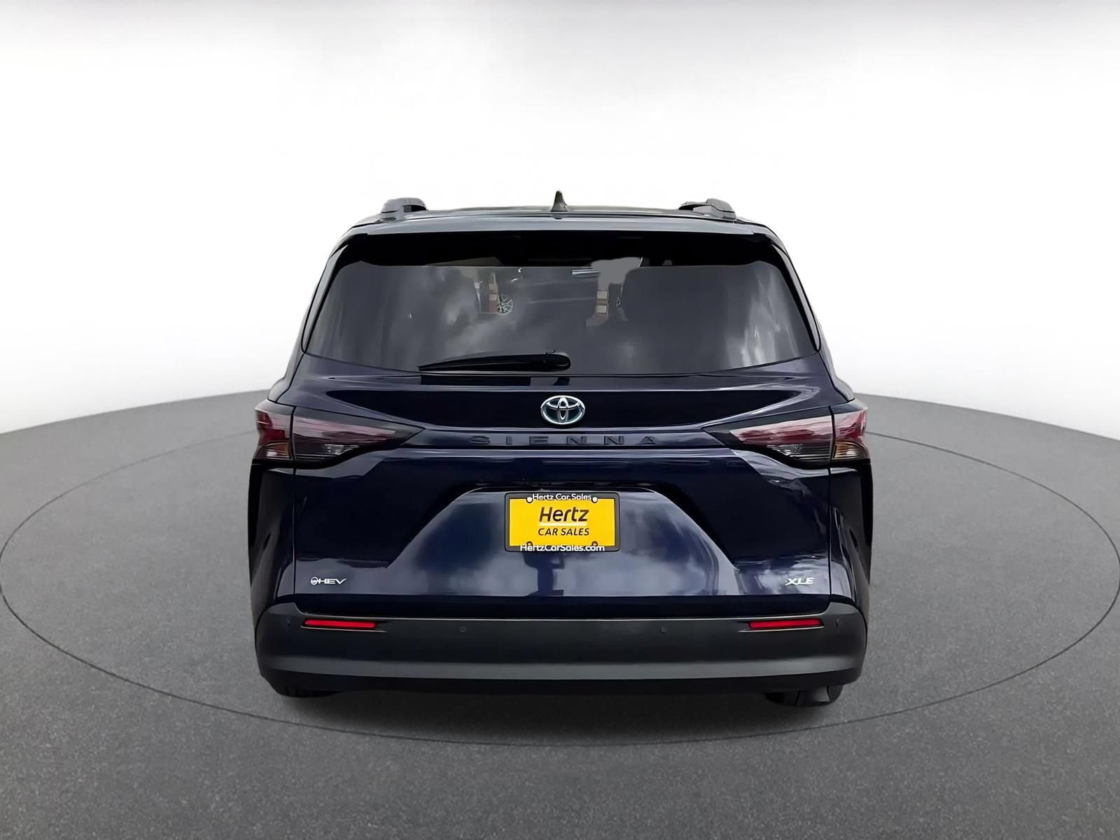 Used 2025 Toyota Sienna XLE FWD image 12