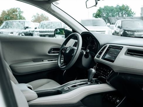 Used 2017 Honda HR-V EX image 47