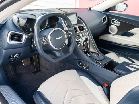 Used 2019 Aston Martin DBS Superleggera image 3