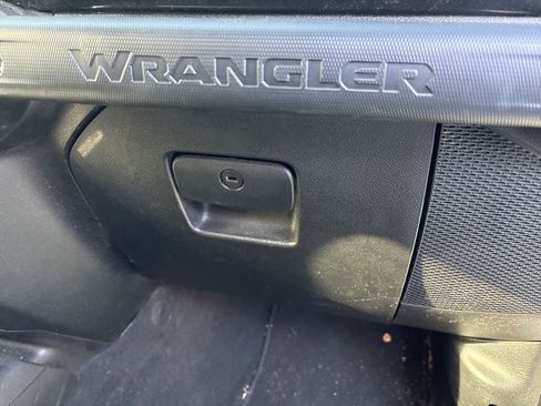 Used 2021 Jeep Wrangler Unlimited Sport image 30