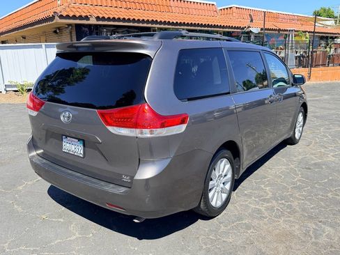 Used 2014 Toyota Sienna XLE AWD/4WD image 6