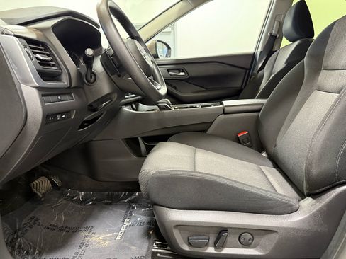 Used 2024 Nissan Rogue SV image 10