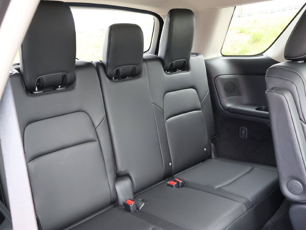 Used 2025 Nissan Pathfinder SL w/ SL Premium Package AWD/4WD image 12