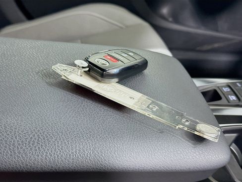 Used 2025 Toyota Camry SE FWD image 33
