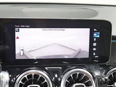 Used 2021 Mercedes-Benz GLB 250 4MATIC w/ Premium Package image 22