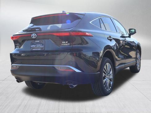 Used 2022 Toyota Venza XLE image 7