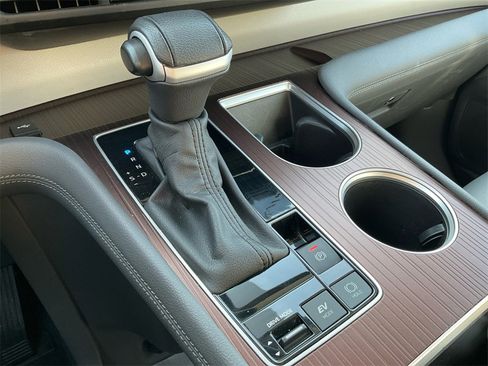 Used 2024 Toyota Sienna XLE image 32