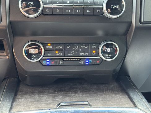 Used 2021 Ford Expedition Max Limited AWD/4WD image 19