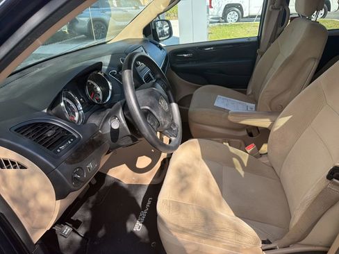 Used 2016 Dodge Grand Caravan SE w/ Quick Order Package 29E SE image 2