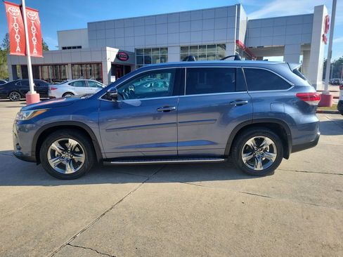 Used 2018 Toyota Highlander Limited Platinum image 2