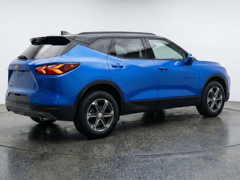 Used 2025 Chevrolet Blazer LT FWD image 9