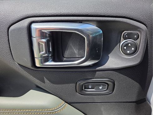 New 2025 Jeep Gladiator Mojave image 13