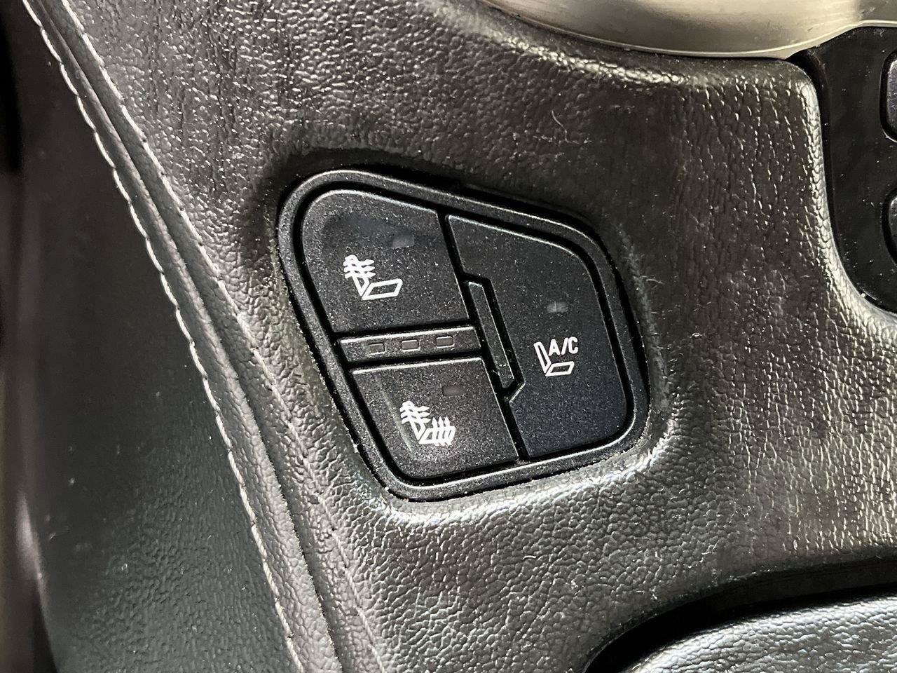 Used 2015 GMC Yukon Denali w/ Touring Package AWD/4WD image 25