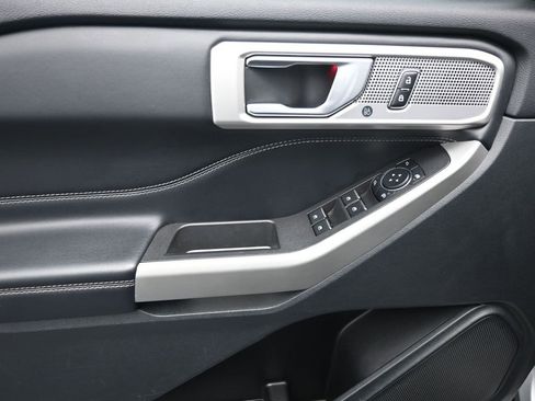 Used 2023 Ford Explorer Limited image 18