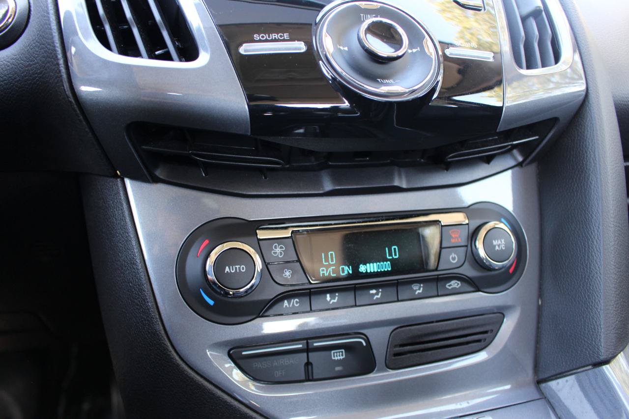 Used 2014 Ford Focus Titanium FWD image 28