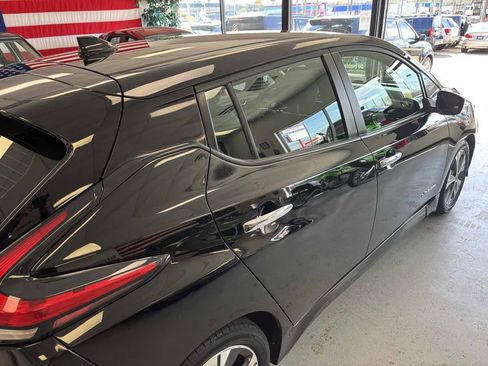 Used 2018 Nissan Leaf SV w/ SV Technology Package image 12