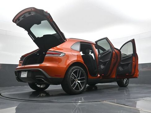 Certified 2025 Porsche Macan AWD/4WD image 25
