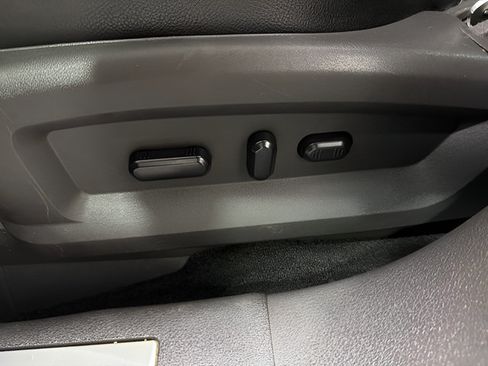 Used 2014 Ford Edge Limited FWD image 12