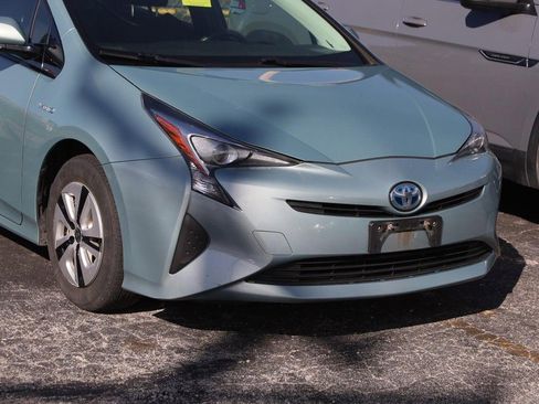 Used 2017 Toyota Prius Two FWD image 2