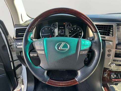 Used 2015 Lexus LX 570 4WD w/ Luxury Package image 12