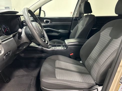 Used 2021 Kia Sorento LX image 10