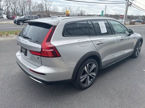 Certified 2025 Volvo V60 B5 Cross Country Plus AWD/4WD image 5