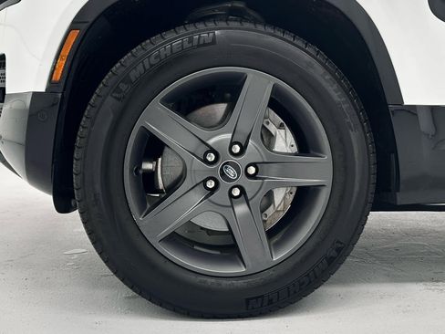 Used 2023 Land Rover Defender 110 X-Dynamic SE AWD/4WD image 9