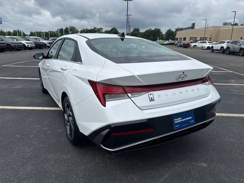 Certified 2024 Hyundai Elantra SEL w/ Convenience Package FWD image 4