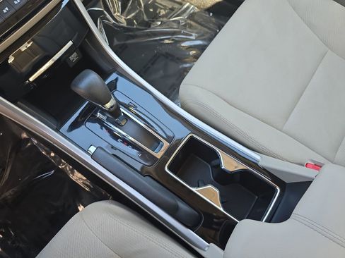 Used 2016 Honda Accord EX image 27